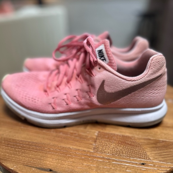 Nike Zoom Pegasus 33 - Picture 2 of 5